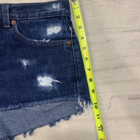 Levi’s cutoff denim shorts - Picture 5 of 6
